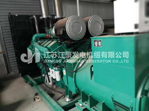 廣州工程一臺800KW康明斯配斯坦福發(fā)電機組調試現場(chǎng)